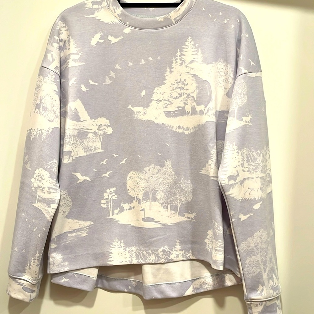 Nike hi-lo toile top w. golf course woodland creature scene & back ruffle detail